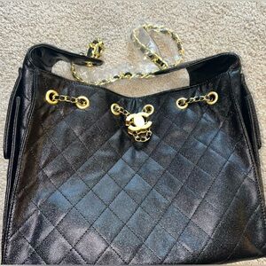 Elegant Quilted Leather Handbag